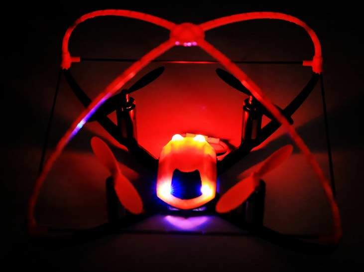 Arshiner XT001A Mini-Drohne RC-Quadrocopter: Nacht-Ansicht mit LEDs